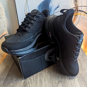 *NIB* Women's Size 6 Sneakers